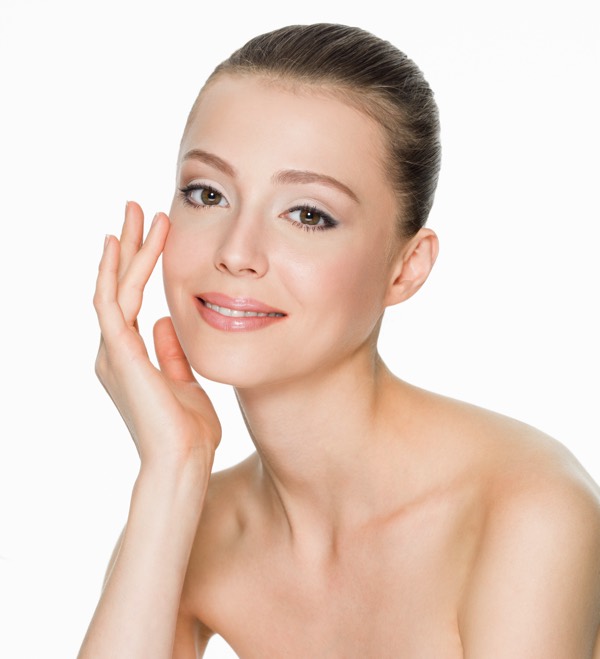 輪郭と肌が綺麗な女性